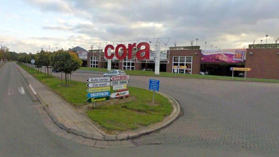 Chatelineau, útok, obchodné centrum.jpg