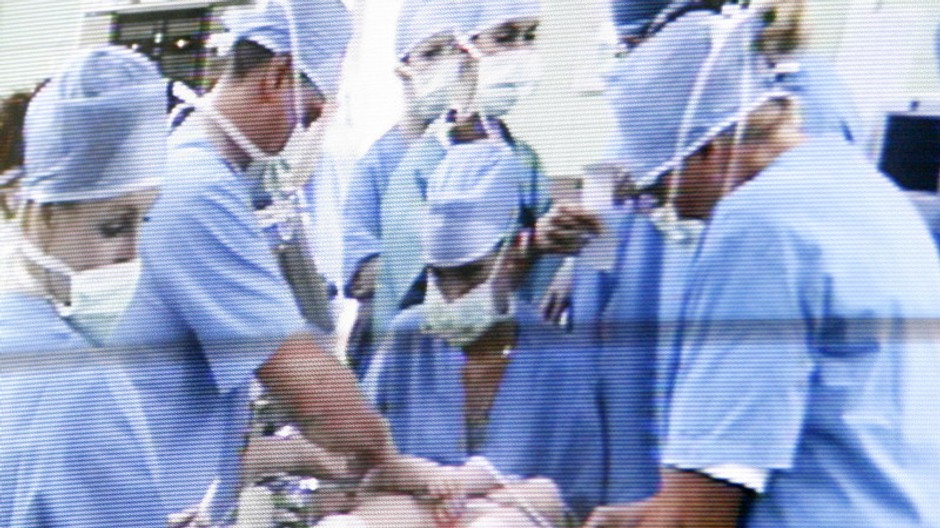 Operácia začala hodinu po poludní