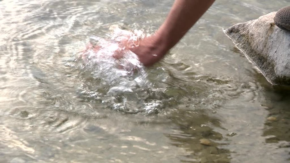 [multi] Nie všade je voda vhodná na kúpanie. 2397