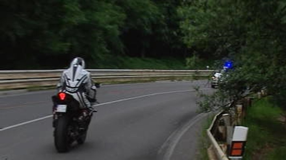 motorkar na ceste rychlost ilustacne