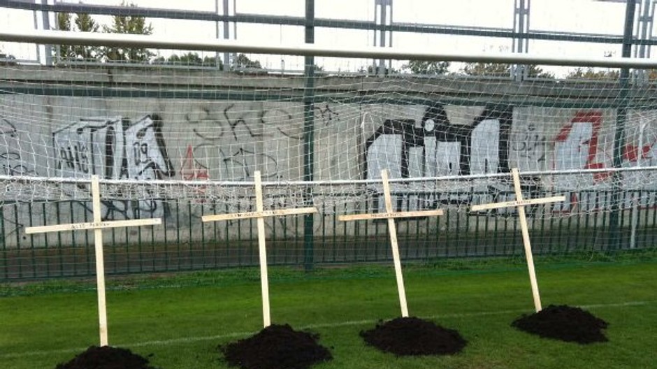 Fanúšikovia Slavie už nového trénera exsparťana Straku pochovali