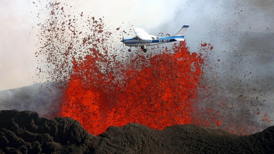 Lietadlo nad islandskou sopkou