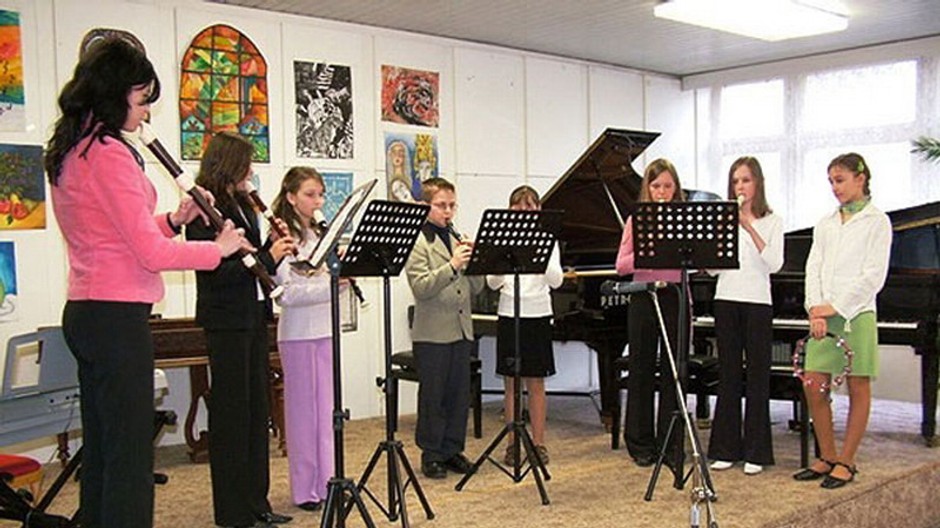 deti hrajuce na flautu