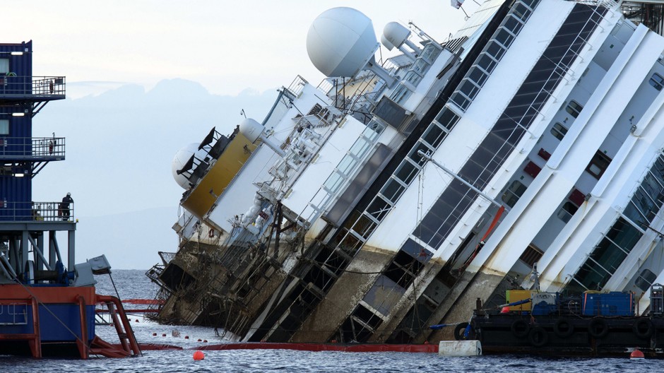 Costa Concordia vyťahovanie 1