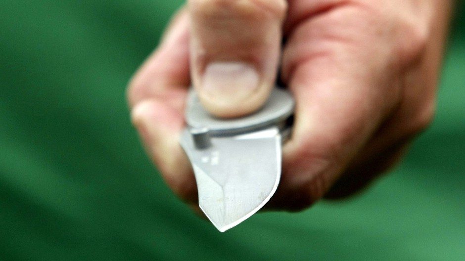 nôž ruka muž ilustračné foto