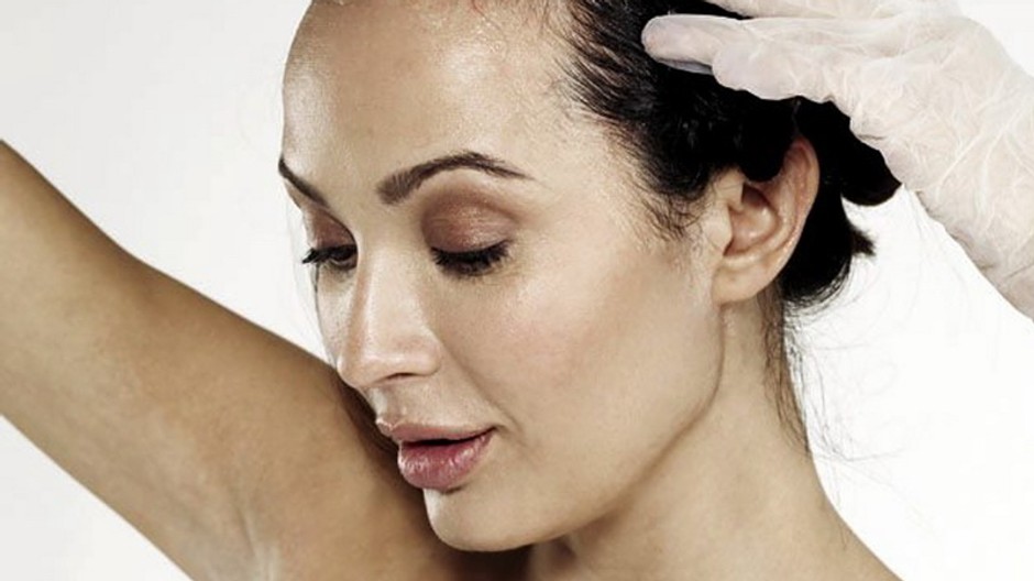 Farbenie vlasy_tmavovláska_ilustračné foto