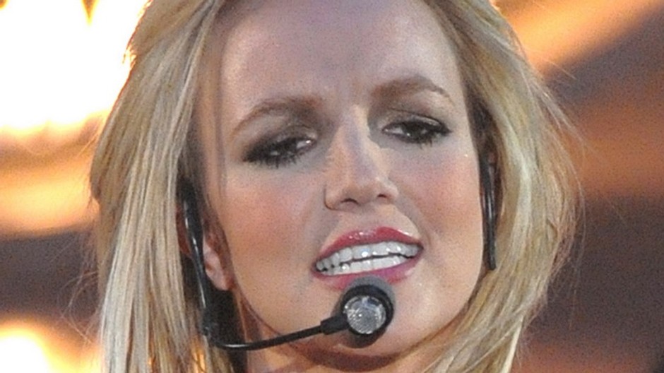 Britney Spears s mikrofonom