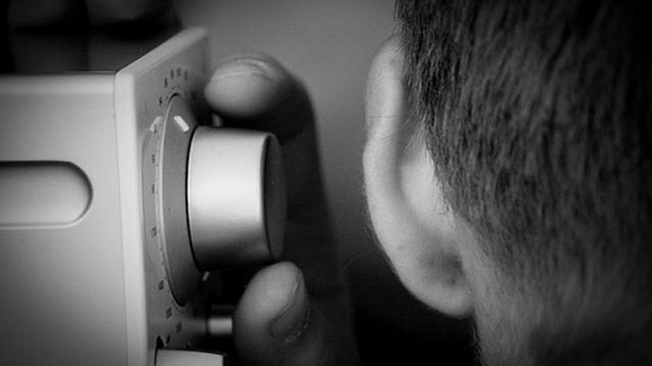 Ucho, rádio, gombík, ladenie, prsty, muž, vlasy, veľký detail