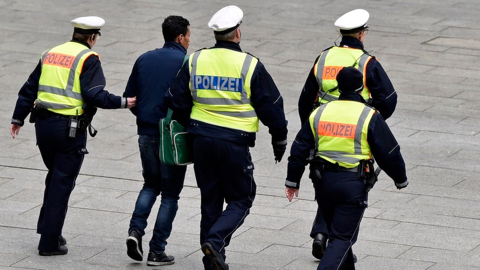 Policajti, Kolín, Nemecko