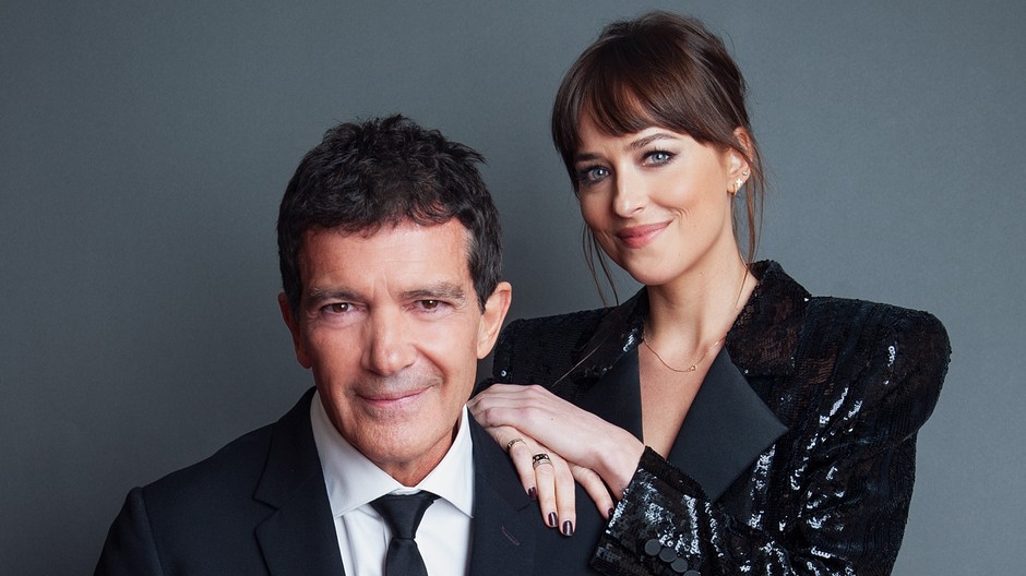 antonio banderas a dakota johnson titulka