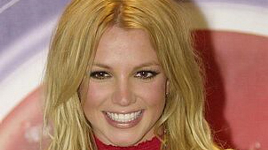 britney spears sa usmieva