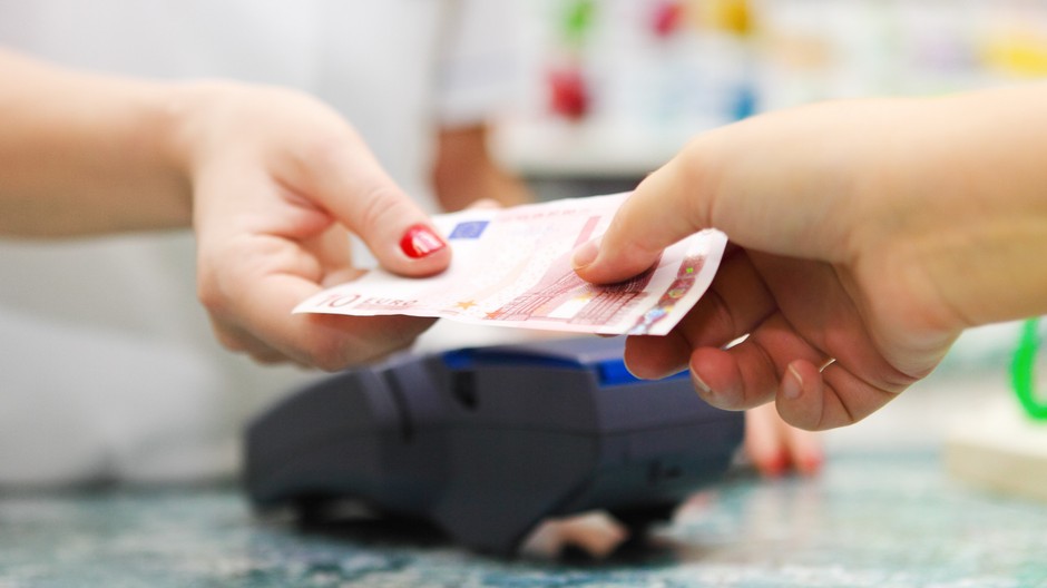 peniaze desať eur ruky PR správa