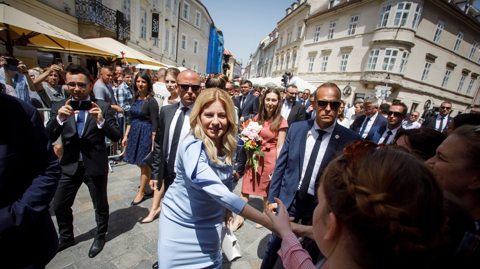 Zuzana Čaputová v uliciach Bratislavy 