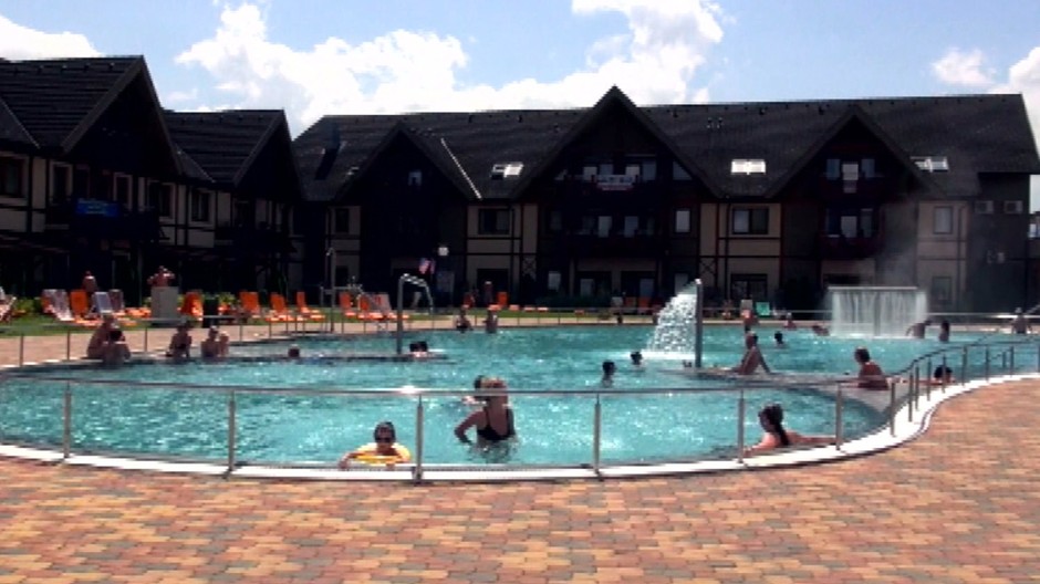 Horúce počasie vyhnalo ľudí do aquaparkov. Tie sú preplnené