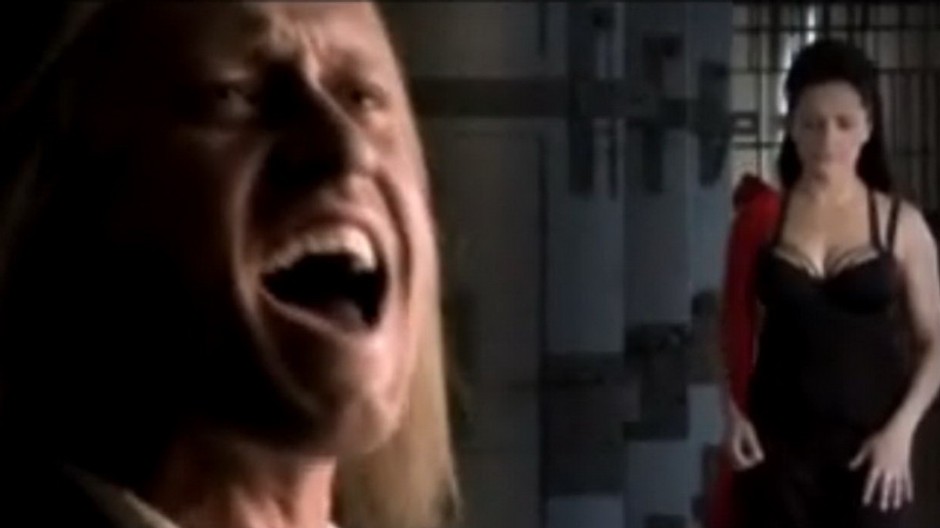 Lucie Bíla a Kamil Střihavka záber z klipu z filmu Kajínek