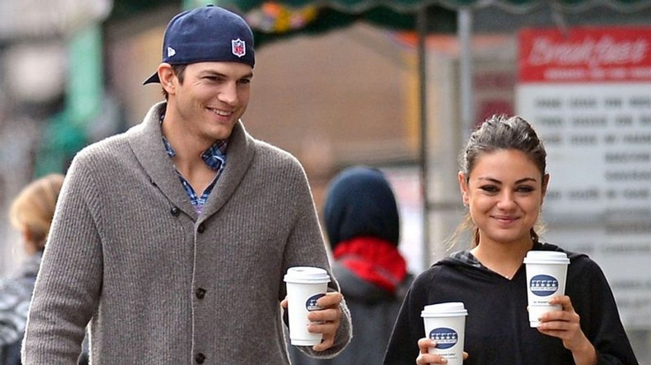 Ashton a Mila hlavná