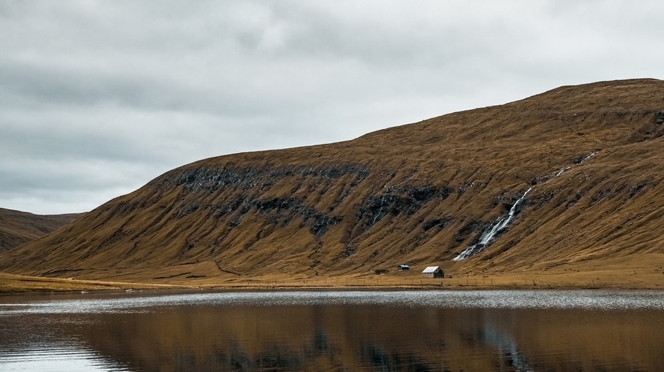beautiful-nature-such-as-lake-mountains