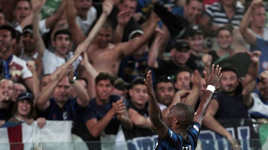 Samuel Eto ´o sa teší s fanúšikmi Interu