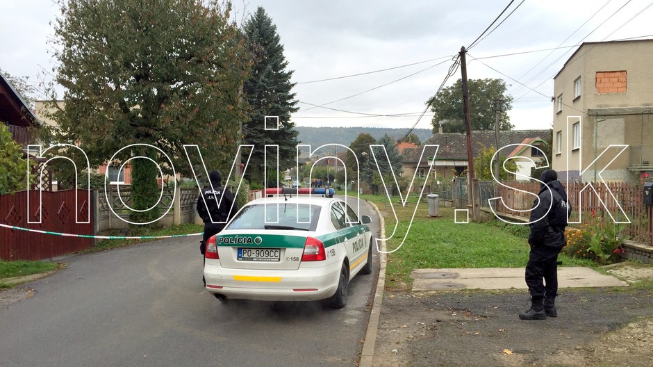 Župčany, polícia, kukláči, uzavretá ulica