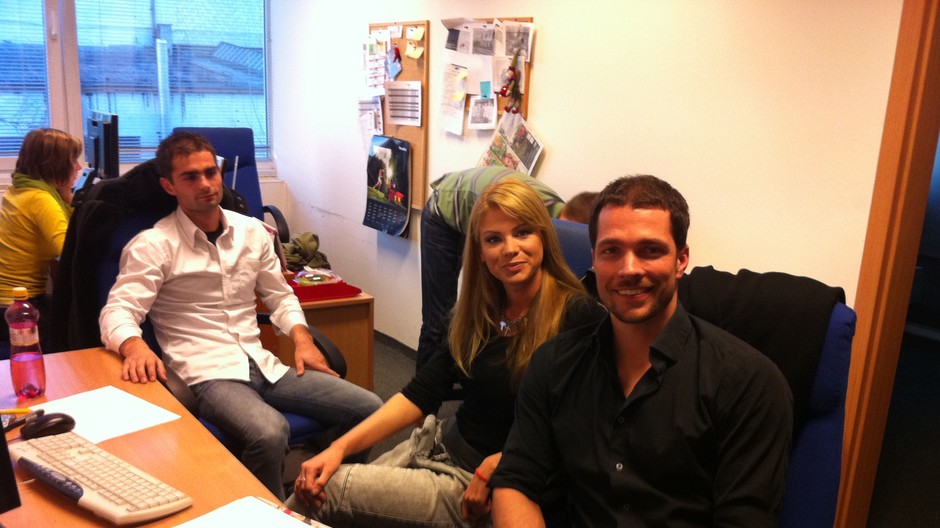 Dvaja sympaťáci, siloví akrobati, Petr a Zdeněk sú práve v tejto chvíli na návšteve v PROMI novinách. 

DAE MEN sa včera spolu s NH6 prebojovali do finále šou Česko Slovensko má talent. Dnes sa spolu so Stankou Pavolovou objavia v štúdiu PROMI novín a m