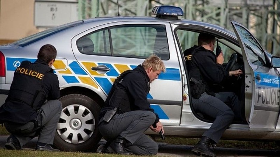 česká polícia pri zásahu