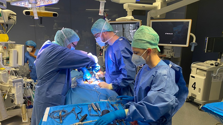 Lekári Trnovec a Hudák prezentujú novú metódu operácie chrbtice