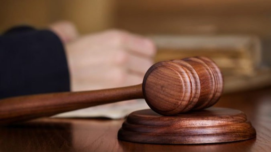 sudca kladivo PR správa