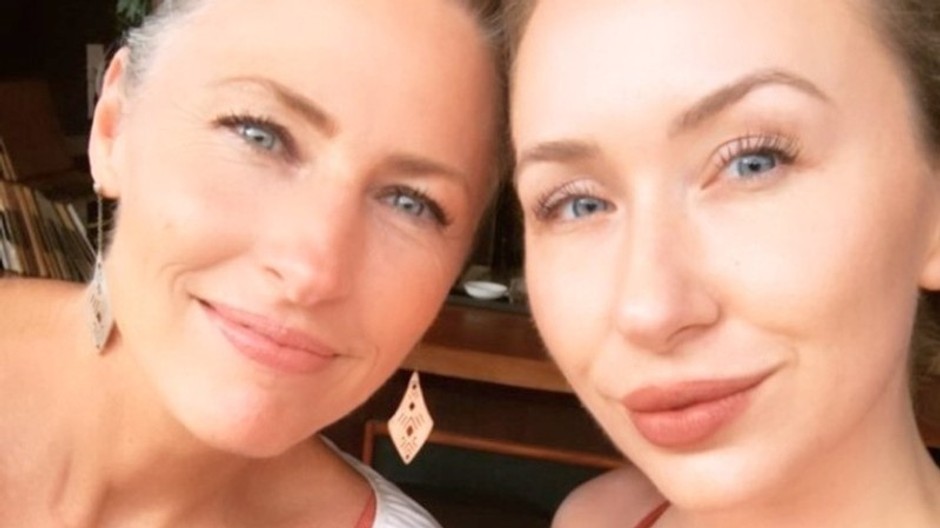 JoLee Barnes s dcérou