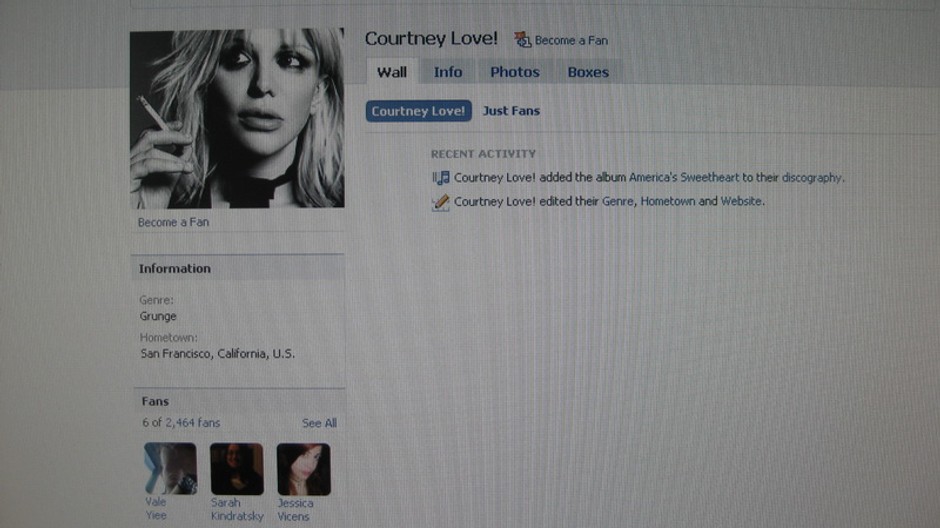 Courtney Love na Facebooku