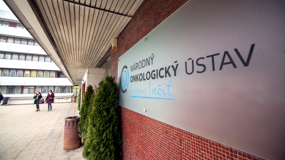 Národný onkologický ústav budova nápis
