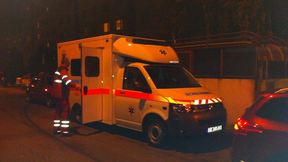 Záchranárske auto, noc, Petržalka