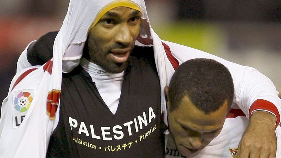 Kanouté s tričkom Palestína