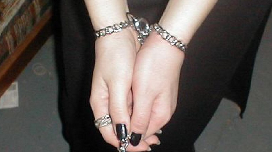 retaz zenske ruky sputane