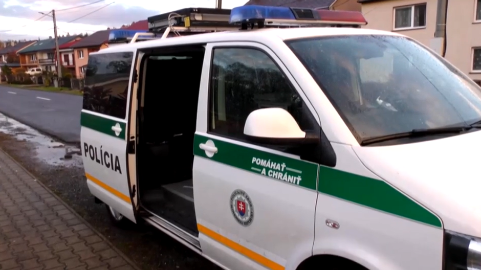 Policajné auto polícia policajti dodávka policajná dodávka il