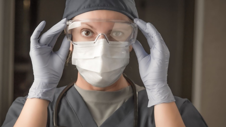 sestricka ochranny odev