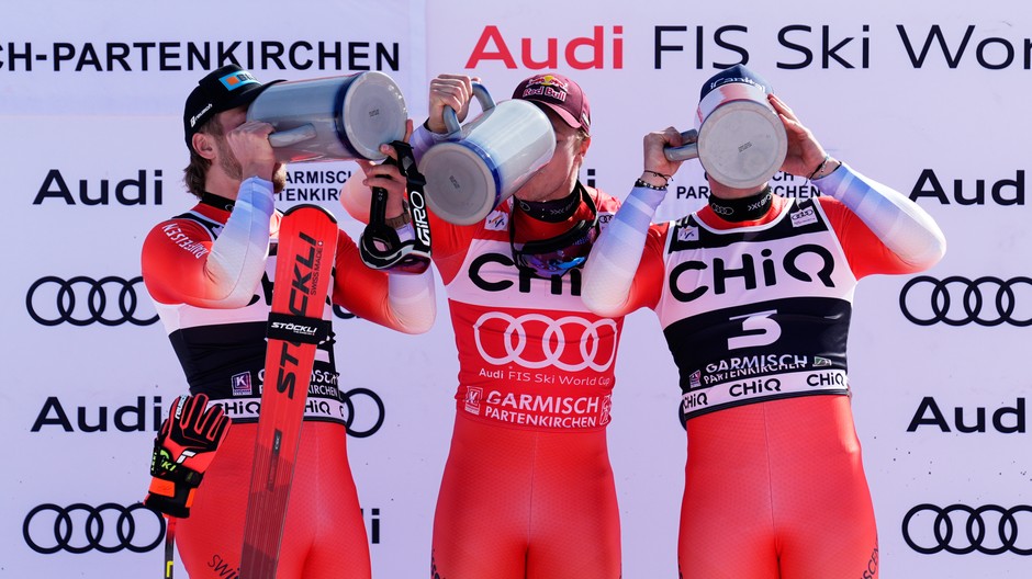 Marco Odermatt (uprostred)