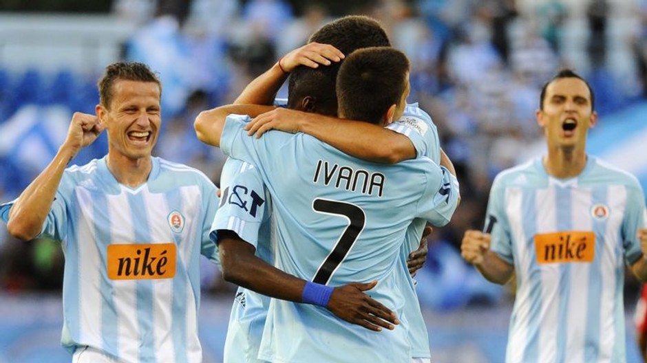 Ivana v klbku hráčov Slovana