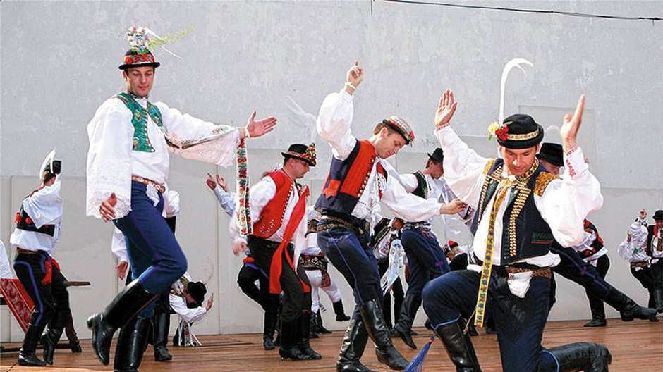 Sľuk, tanečnci, folklór