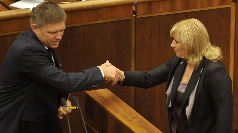 parlament prejav Fico Radičová premiérka ruky podanie
