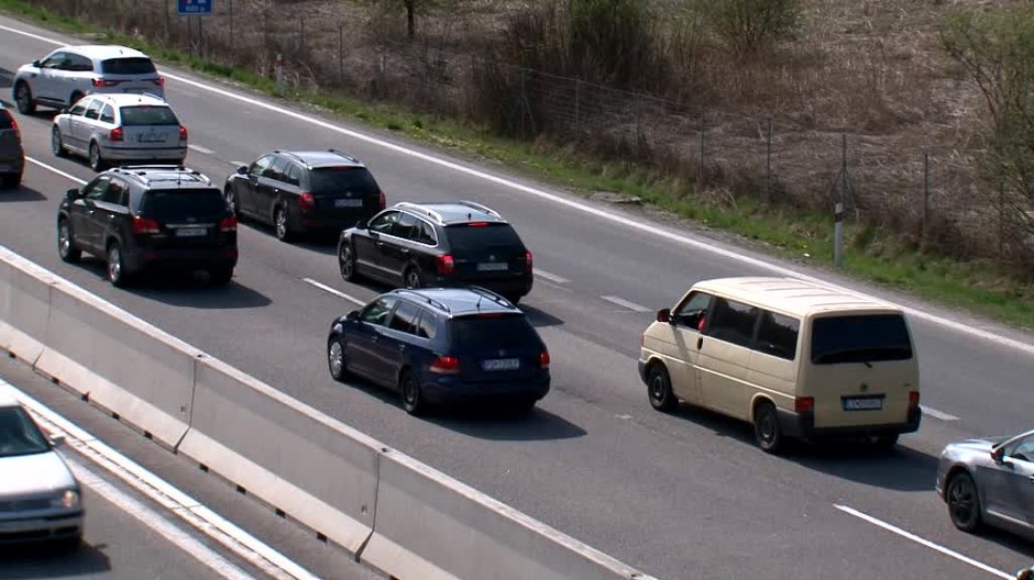 [multi] Presun Slovákov po sviatkoch. Na cestách sa tvoria kolóny 2643