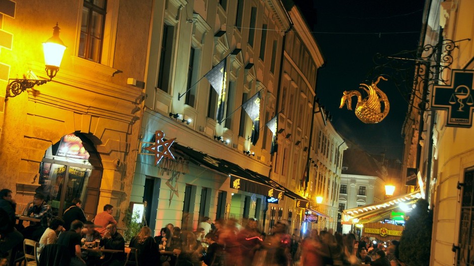 Bratislava_nočný život_ilustračné foto.jpg