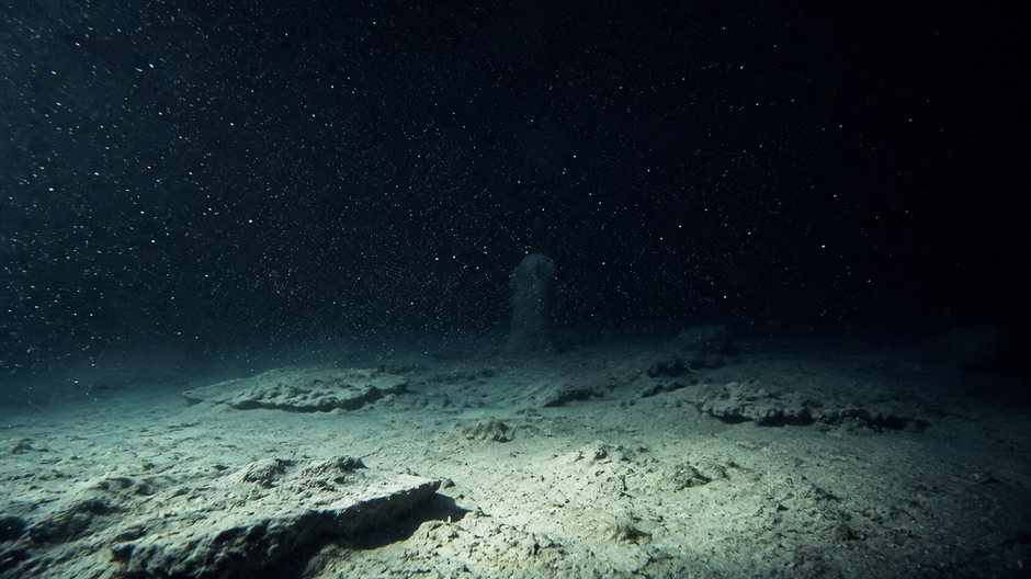 Zvláštny objekt podobný anténe na dne oceánu pri Antarktíde.