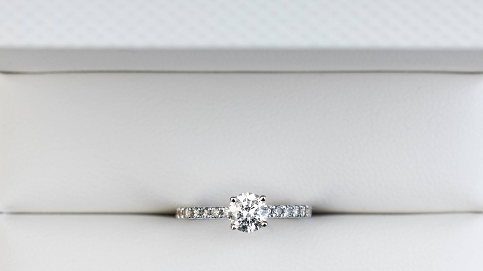 Ardiama zásnubné prstene pr správa