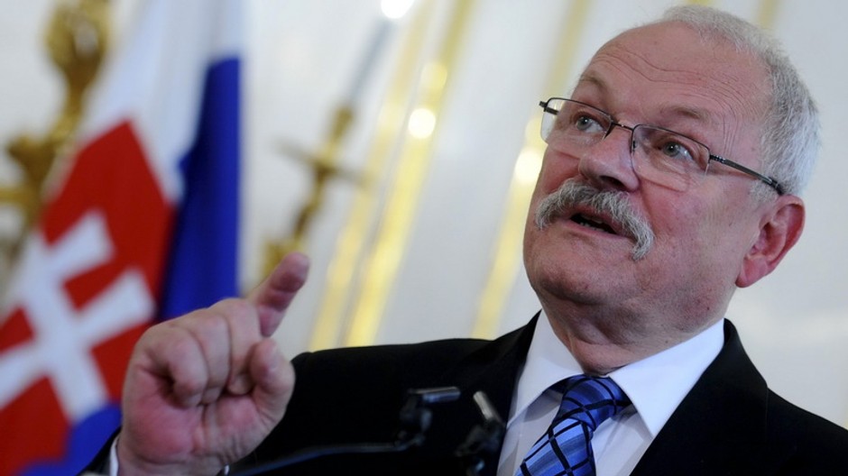 Gašparovič zdvihnutý prst