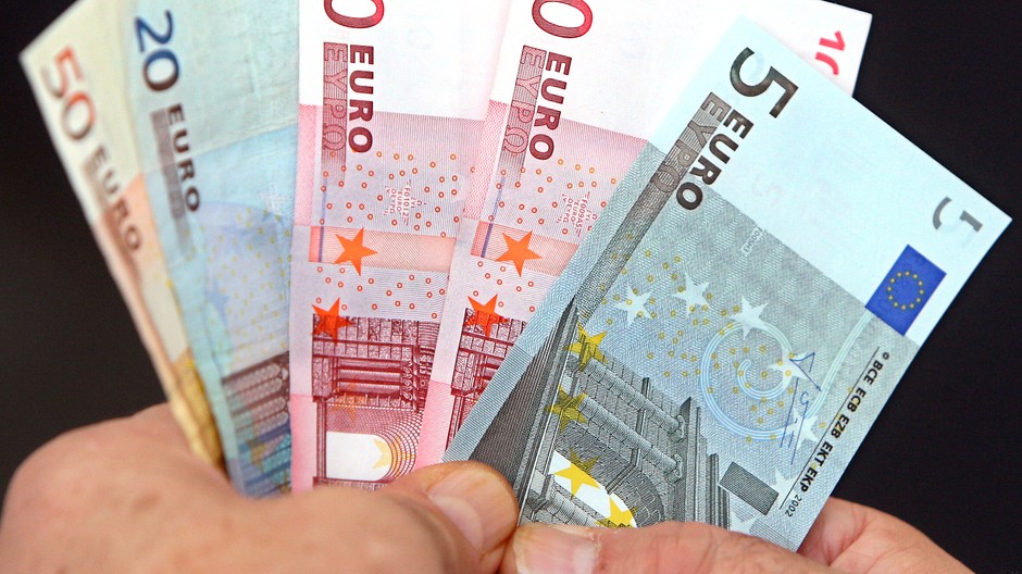 peniaze vejár ruky ilustračné foto