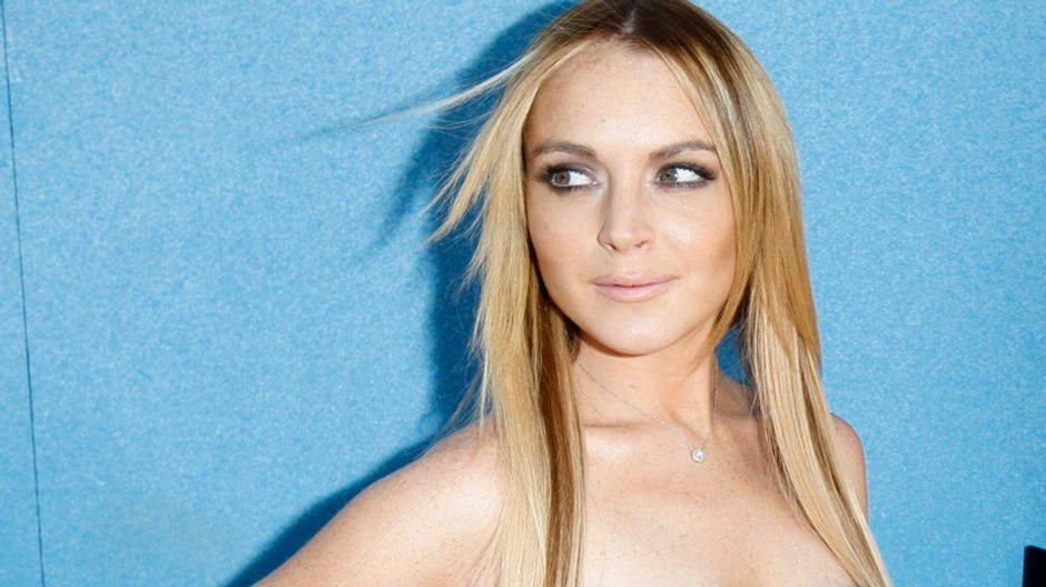 Londsay Lohan, dekolt, pohľad doboku