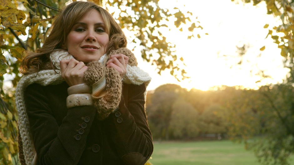 Počasie zima žena pri strome počasie ilustračné