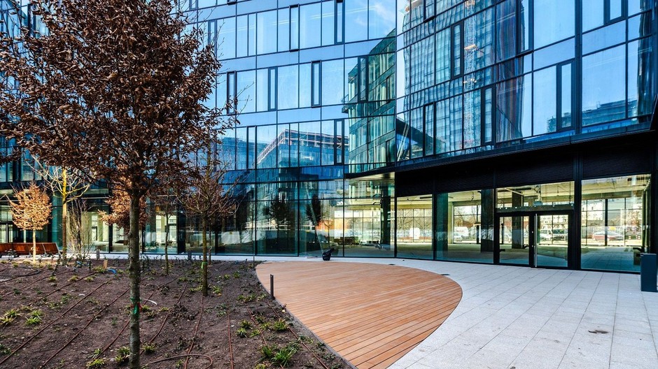 HB Reavis, titulna foto