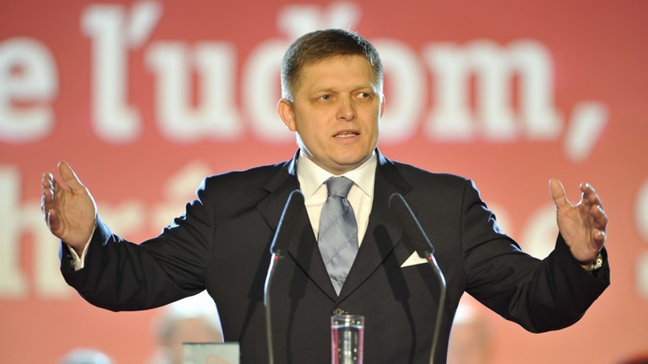 Robert Fico rozpažené ruky