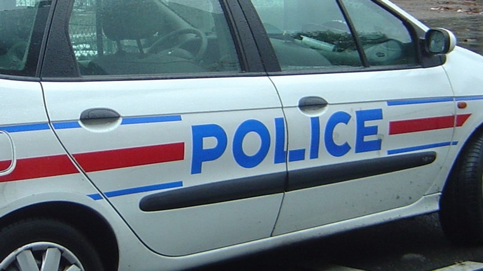 Policajné auto Francúzska, nápis Police